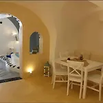 Traditional Cave Villa-paradise & Prive Jacuzzi Villa Emporio (Santorini)