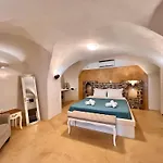 Traditional Cave Villa-paradise & Prive Jacuzzi * Emporio (Santorini)