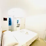 Traditional Cave Villa-paradise & Prive Jacuzzi Emporio (Santorini)