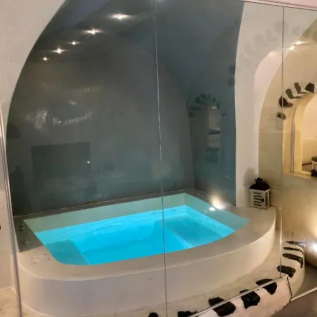 Vila Traditional Cave Villa-paradise & Prive Jacuzzi Emporio (Santorini)