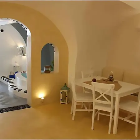 Traditional Cave Villa-paradise & Prive Jacuzzi Vila Emporio (Santorini)