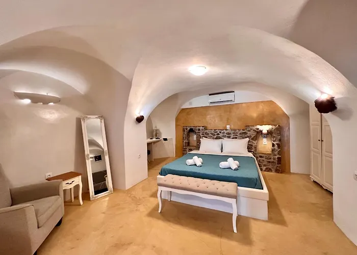 Traditional Cave Villa-paradise & Prive Jacuzzi * Emporio (Santorini)