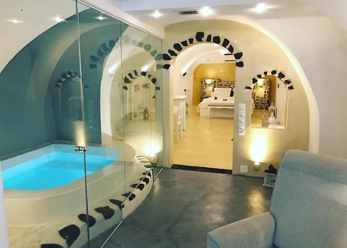 Traditional Cave Villa-paradise & Prive Jacuzzi Emporio (Santorini)